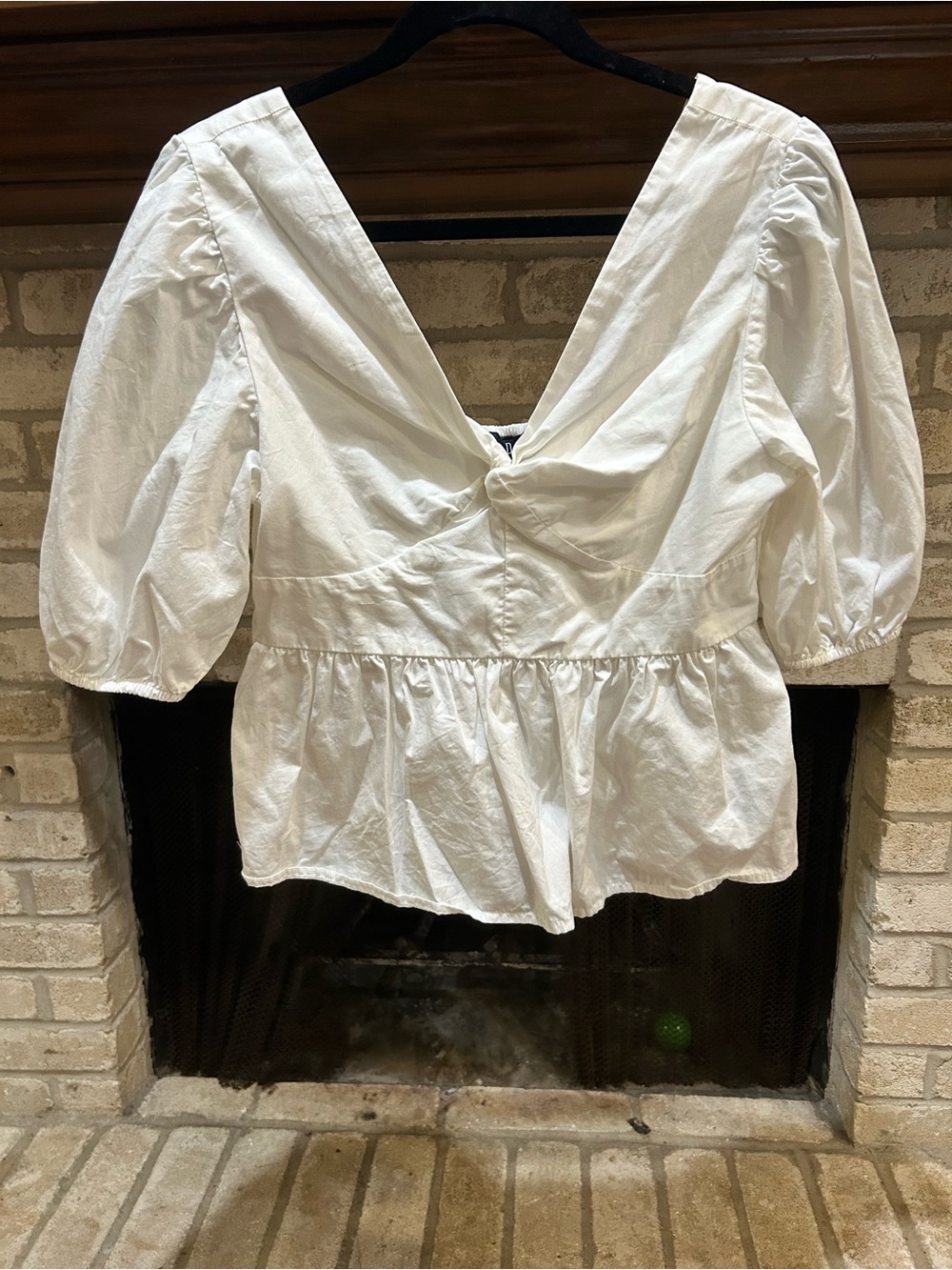 GAP White V-Neck Peplum Blouse with Puff Sleeves EUC